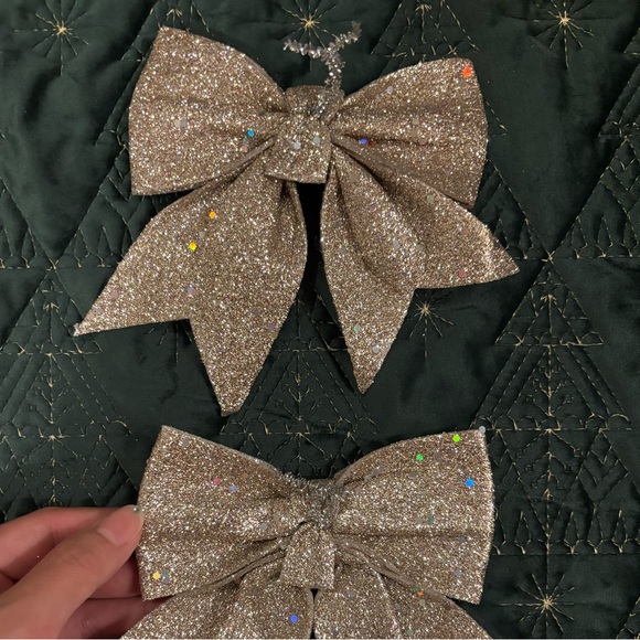 ✨🎄🎀 Silver Shimmer Christmas Bow – Set of 2 - Picture 3 of 7